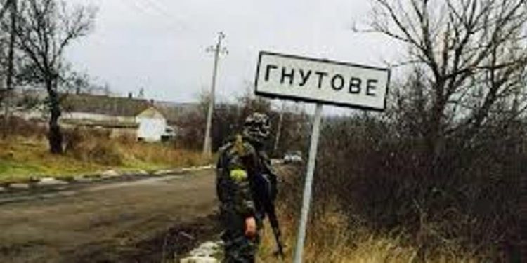 Украинские солдаты обезвредили минное поле возле села Гнутово