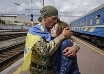 Трое солдат АТО вернулись из Италии с современными протезами рук