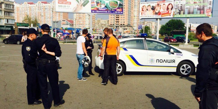 Оперуполномоченный пытался продать украденный им шлем