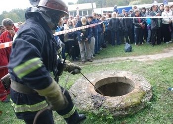 Во Львовской области двое мужчин погибли в канализационном колодце