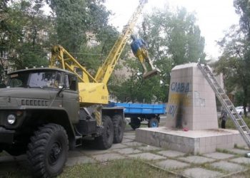 В Киеве снесут более 100 советских памятников