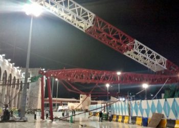 В интернете появилось видео обрушения крана в мечети в Мекке