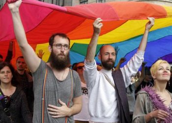 В Белграде провели парад сотни активистов ЛГБТ-сообщества