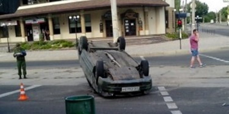 В оккупированном Луганске перевернулось авто боевиков «ЛНР»