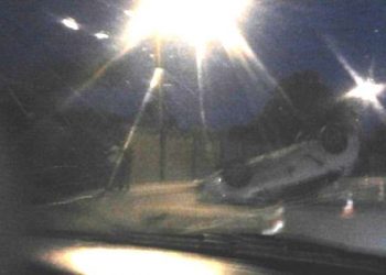 Во Львове машина патрульных перевернулась на крышу