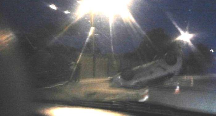 Во Львове машина патрульных перевернулась на крышу