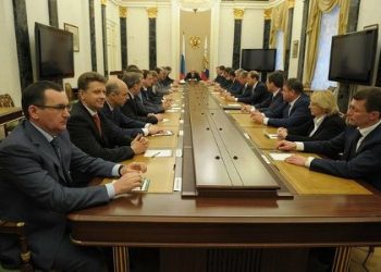 В РФ министрам запретят покупать телефоны дороже 15 тыс. руб