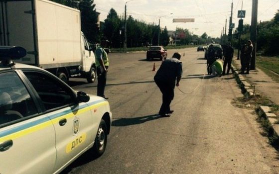 В Донецкой области налоговик на авто насмерть сбил женщину