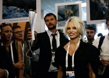 Ильдар Неверов купил буй Памелы Андерсон