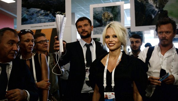 Ильдар Неверов купил буй Памелы Андерсон