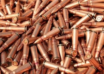В Кривом Роге у мебельного магазина торговали патронами