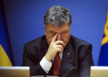 Порошенко объявил о масштабной демобилизации в Украине