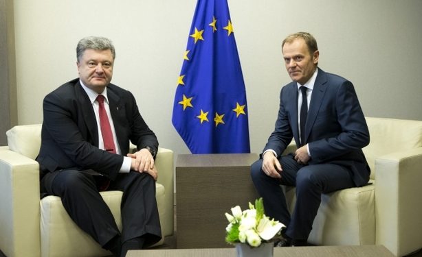 Порошенко снова выступил за миротворцев на Донбассе