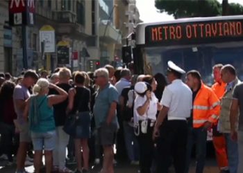 В Риме остановили движение в метро из-за обрушения потолка