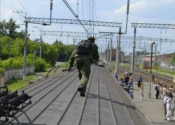 В Киеве двое парней погибли из-за желания сделать на крыше поездов селфи