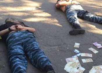 В Славянске на взятке взяли четырех оперативников