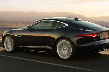 На автодороге Канев-Черкассы Jaguar слетел в кювет, есть жертвы