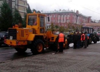 В РФ снимают асфальт, который положили к приезду патриарха