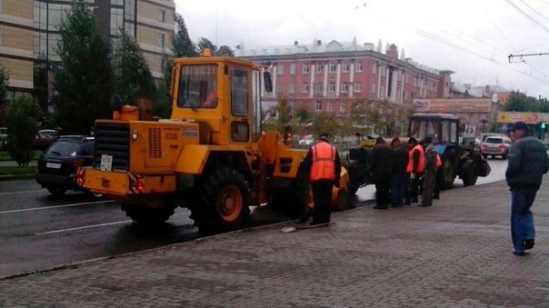 В РФ снимают асфальт, который положили к приезду патриарха