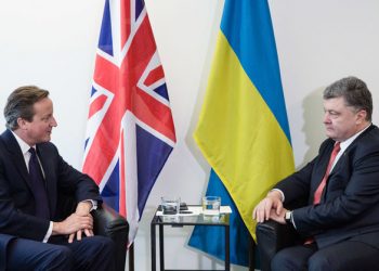 Порошенко и Кэмерон осудили псевдовыборы на Донбассе