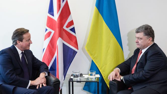 Порошенко и Кэмерон осудили псевдовыборы на Донбассе