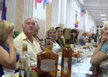 В Крыму учителя пьянствовали в школе