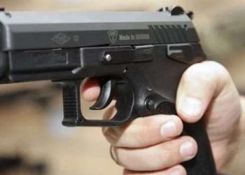 В Запорожье 15-летний подросток ранил товарища из пистолета