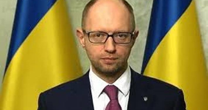 Яценюк сегодня посетит Черновцы