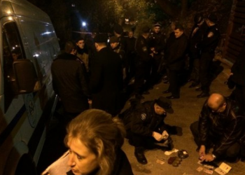 Во двор мэра Львова неизвестный бросил гранату