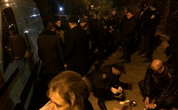 Во двор мэра Львова неизвестный бросил гранату