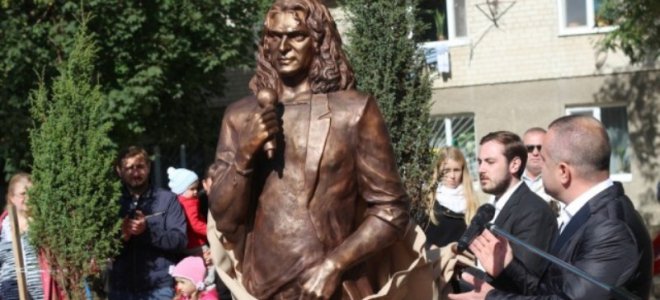 В Луцке появился памятник Кузьме