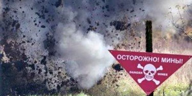 В зоне АТО солдат и мирный житель подорвались на растяжках
