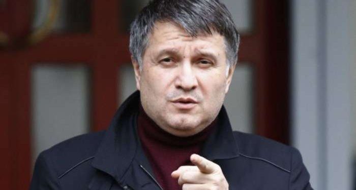 Арсен Аваков судится за право не использовать украинский язык