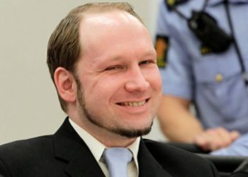 Брейвик обжалует условия своего заключения в суде