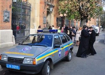 В Черновцах ищут взрывчатку в университете