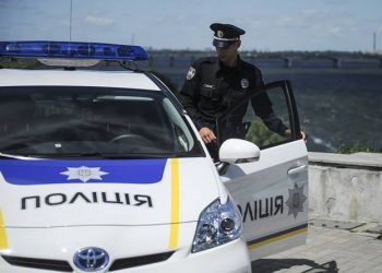 Авария в Киеве: Ford «впечатал» в грузовик полицейский Prius