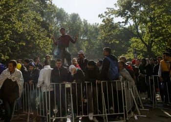 Пять человек получили ранения в массовой потасовке в приюте для беженцев в Гамбурге