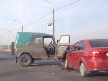 Авария с участием солдат произошло в Харькове