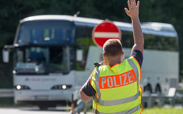 СМИ: В Германии перевернулся автобус с детьми
