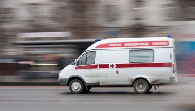В Подмосковье грузовик въехал в автобусную остановку