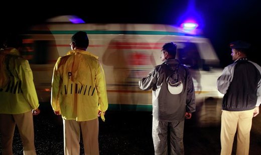 В Индии при столкновении автобуса и грузовика погибли 14 человек