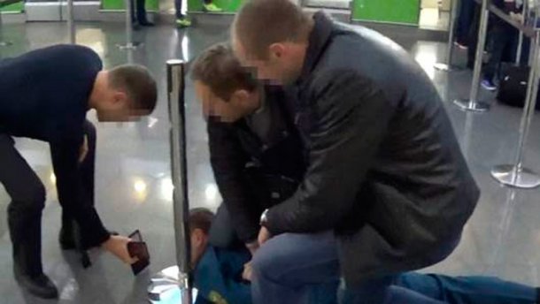 Главный инспектор таможни аэропорта «Борисполь» задержан на взятке