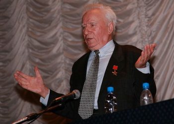 Российский писатель два месяца живет во Львове на парковке
