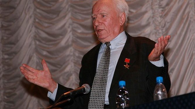 Российский писатель два месяца живет во Львове на парковке