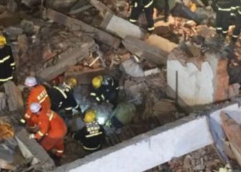 В Китае в результате обрушения здания погибли 17 человек