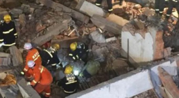 В Китае в результате обрушения здания погибли 17 человек