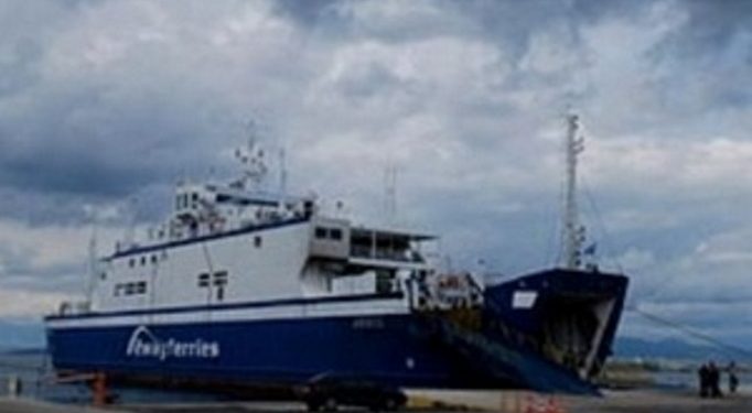 Керченскую переправу закрыли из-за шторма