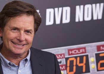 Актер Майкл Джей Фокс получил самозашнуровывающиеся кроссовки