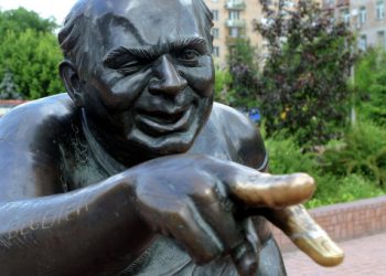 В Москве преступники похитили памятник актеру Евгению Леонову