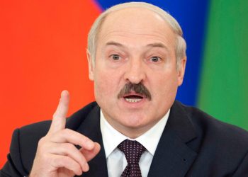 Лукашенко осудил нобелевских лауреатов за критику страны